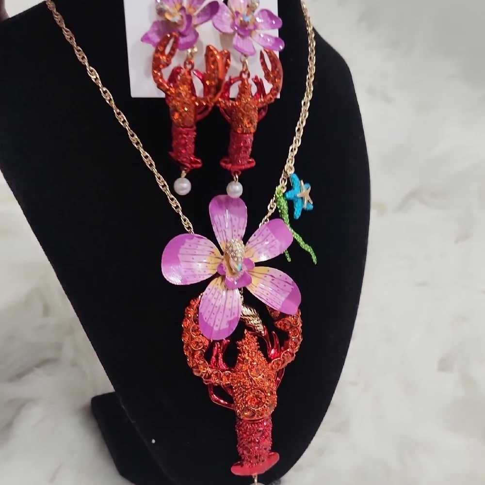 🦞▪️Betsey Johnson▪️ Rhinestone Lobster Necklace  and Earring Bundle Set